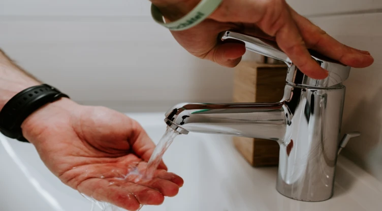 Los descuentos que puedes conseguir en el pago del agua para grupos vulnerables