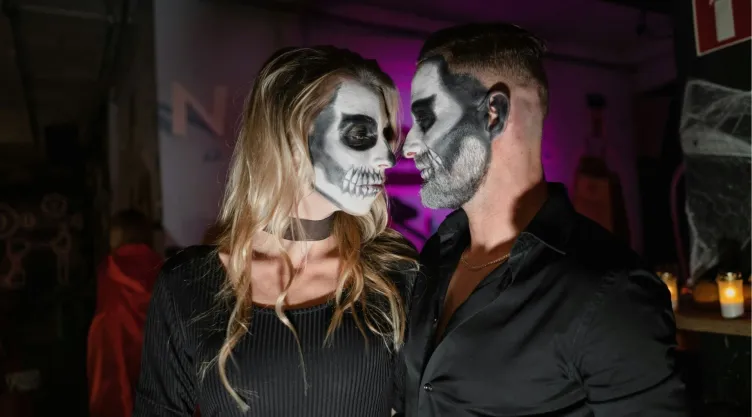 Roba miradas con estas ideas para disfraces de Halloween en pareja