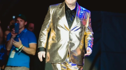 Elton John fue hospitalizado en Francia luego de una fuerte caída