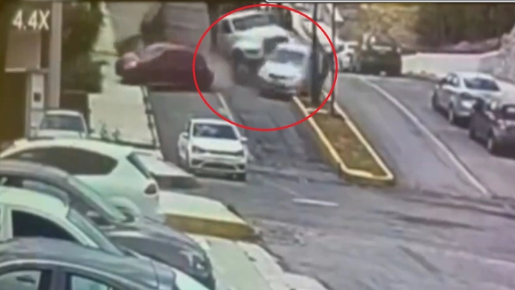 camión basura sin frenos choca 5 autos hidalgo video