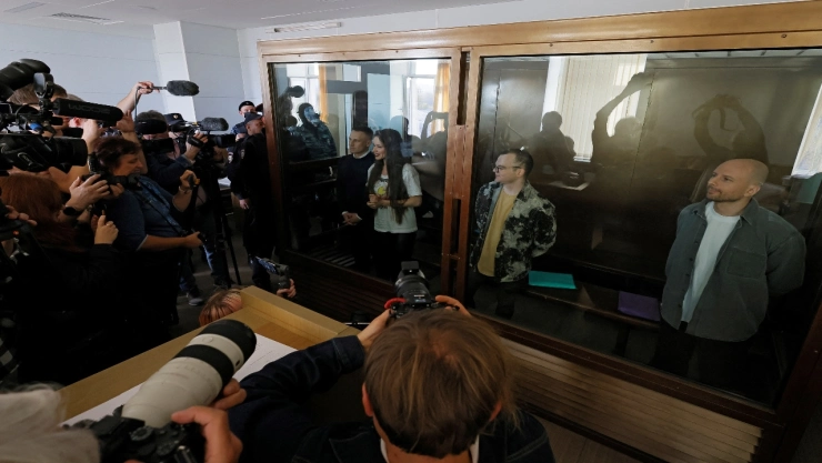 Rusia encarcela periodistas por colaborar con Navalny.