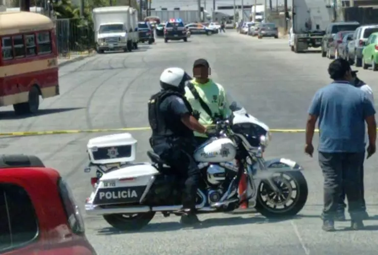 A plena luz del día, abandonan maleta con restos humanos en Otay