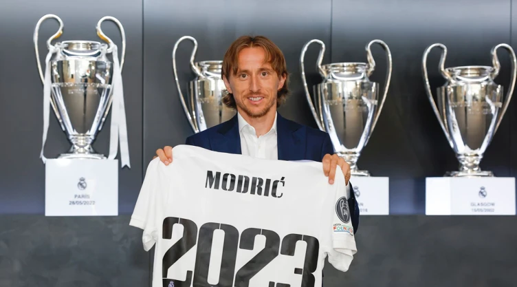 Luka Modric renueva contrato con real Madrid hasta 2023