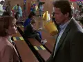 Arnold-Schwarzenegger-detective-en-el-kinder