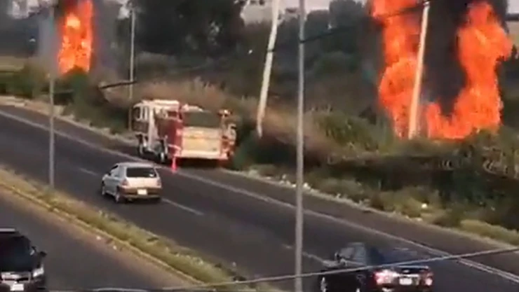 Incendio en ductos de Pemex