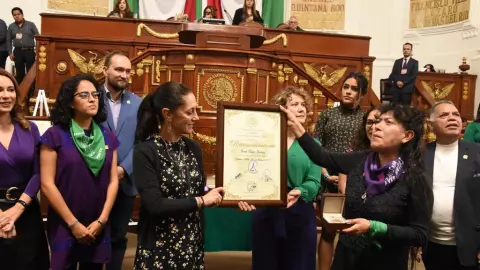 Medalla Hermila Galindo.jpg