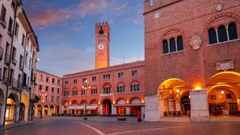 Treviso ha vivido a la sombra de su famosa vecina: Venecia.