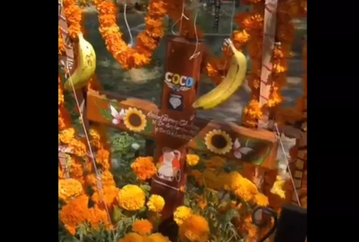 Día-de-Muertos-2024-el-panteón-de-Santa-Fe-de-la-Laguna-un-puente-entre-mundos