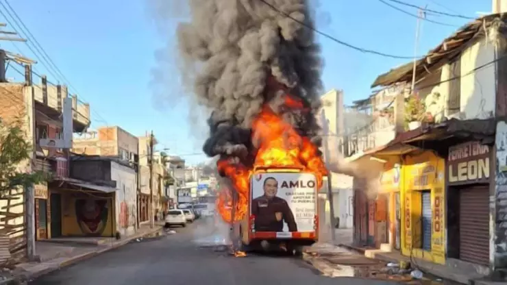 Camión de pasajeros fue incendiado en el centro de Acapulco