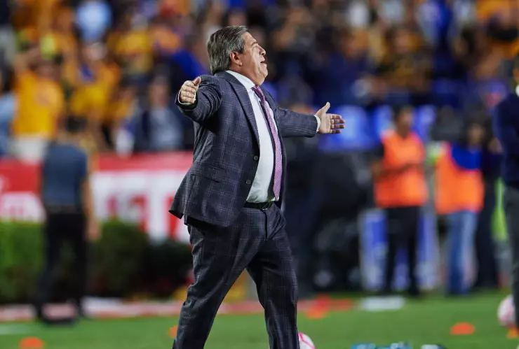 Miguel Herrera durante partido de Tigres Liga MX