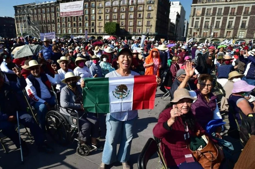 asistentes Zócalo marcha de AMLO