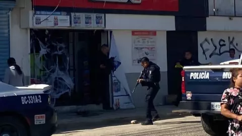 Matan a hombre en la 10 de mayo dentro de una tienda; lo iban persiguiendo