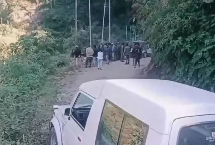 ¡TRAGEDIA! Camión que transportaba ALBAÑILES cae a barranco; hay 18 MUERTOS