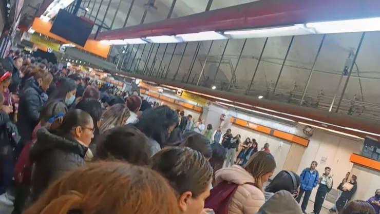 Desalojo de trenes en varias líneas provoca retrasos en el Metro CDMX