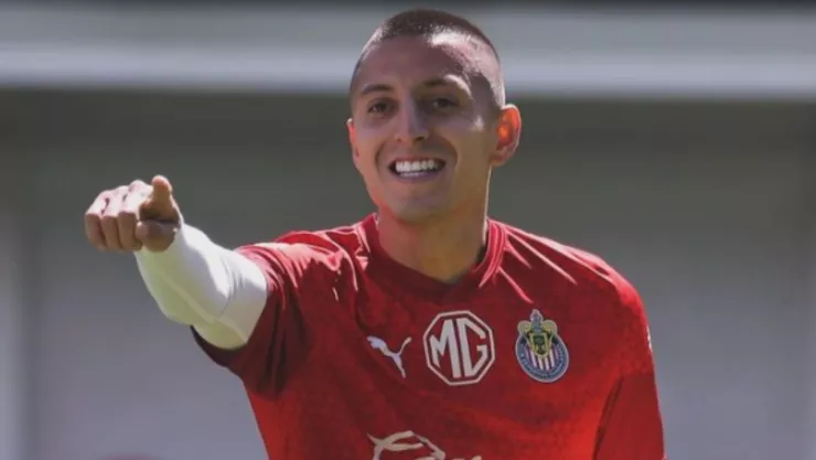 ¿Qué se sabe de la posible salida de Roberto Piojo Alvarado de Chivas?