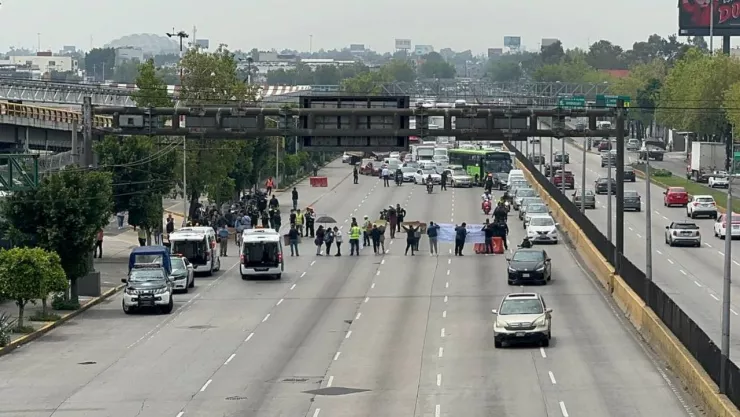 Cierre en el Circuito Interior frente a las instalaciones del AICM