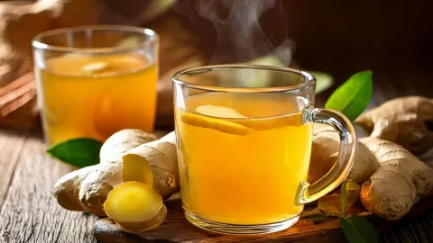 Canela, té verde, jengibre y cúrcuma, la infusión perfecta para reducir la inflamación abdominal.