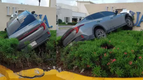 ¡Fuerte accidente! Auto impacta estructura de hotel en el Boulevard Kukulkán HOY (1).jpg