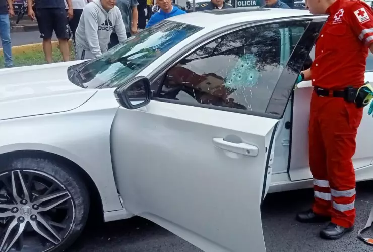 En CDMX, acribillan a un hombre que viajaba dentro de los carriles de Viaducto para robarle 10 mil dólares