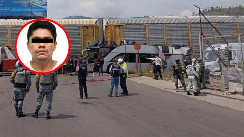 Chofer de autobús detenido tras choque con tren en Atlacomulco