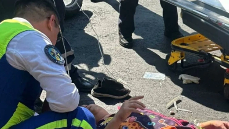 Mujer pierde una pierna tras choque entre unidad del Metrobús y una bici