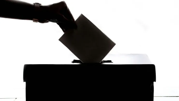 Esto pasa si publicas una foto de tu boleta electoral después de votar
