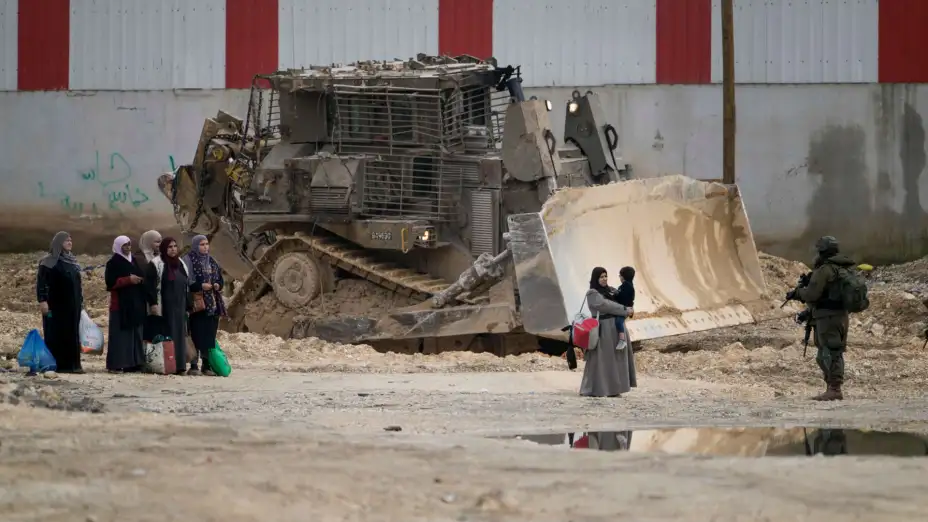Soldados israelíes en un campo de refugiados en Cisjordania.