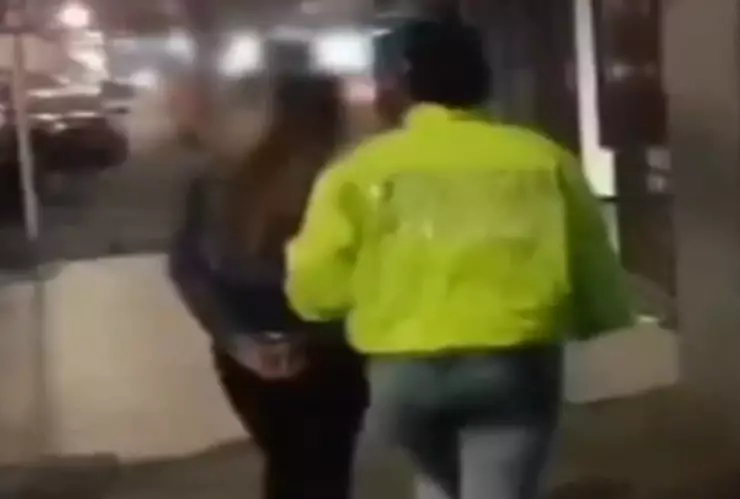 Madre es detenida en Bogotá, Colombia por torturar a su hijos cuando no llegaban a la cuota