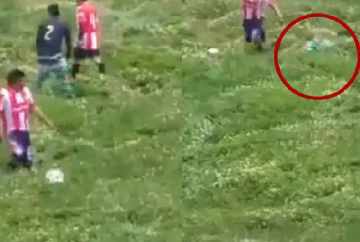 Viralizan partido de fútbol por condiciones de la cancha, pelota y jugador ‘desaparecen’.jpg