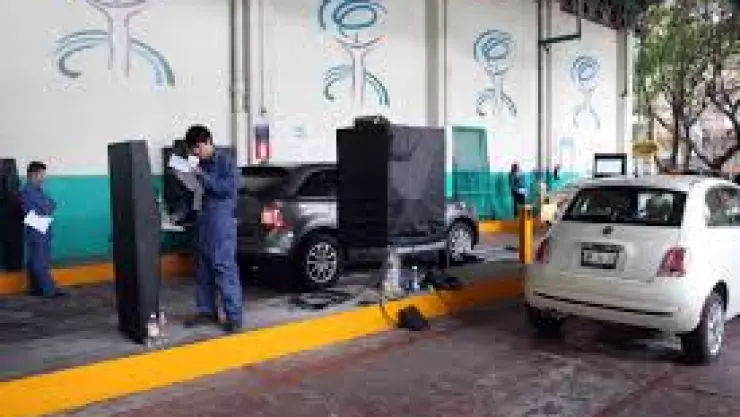 Mantienen suspensión en ventanillas de verificentros hasta nuevo cambio en semáforo . 