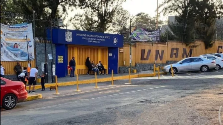 Muere estudiante dentro de una escuela en Edomex; difunden VIDEO recibiendo atención RCP