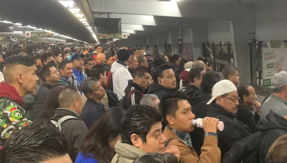 Varias líneas del Metro CDMX registran aglomeraciones y retrasos