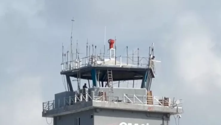 Aeropuerto de Acapulco opera a marchas forzadas tras huracán Otis