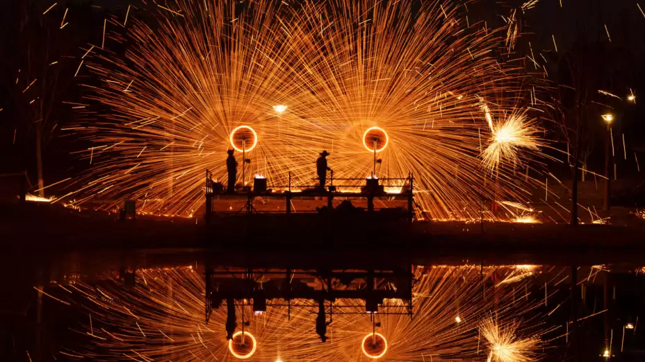 Fuegos artificiales en el espectáculo chino conocido como da shuhua.