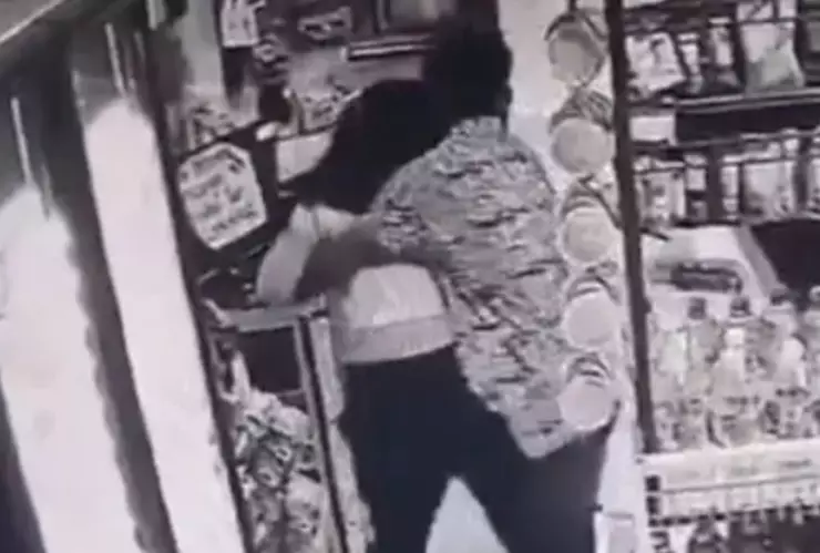 Captan agresión sexual a joven embarazada en tienda de Atlixco