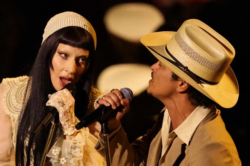 premios_grammy_2025_lady_gaga_bruno_mars