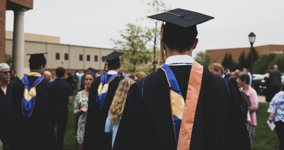 Cuáles son las 17 carreras de la SEP que ya no pedirán tesis para titularse?