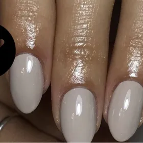 Cómo lograr las uñas vainilla, la manicura que será tendencia este otoño 2026
