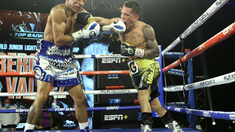 Óscar Valdez noquea brutalmente al Alacrán Berchelt