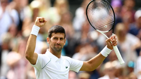 Novak Djokovic celebra su triunfo en Wimbledon