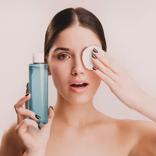 5 trucos de maquillaje con efecto ‘glow’ para devolverle la luz a la piel cansada después de los 30