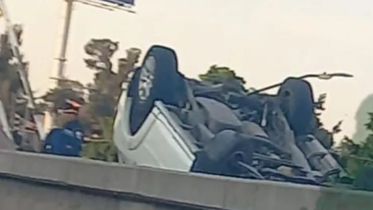 ¡Atención, León! FUERTE VOLCADURA provoca cierre vial en esta concurrida avenida hoy sábado 25 de octubre.jpg