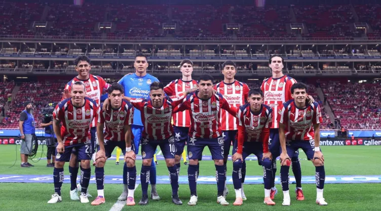 Chivas habría confirmado 3 BAJAS para el Clausura 2026 previo al Clásico Tapatío