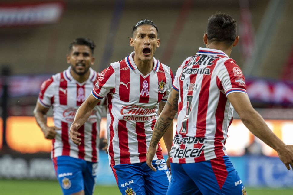Celebración de gol de las Chivas