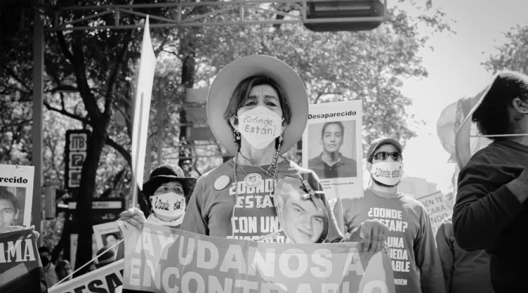 madre buscadora durante marcha cdmx