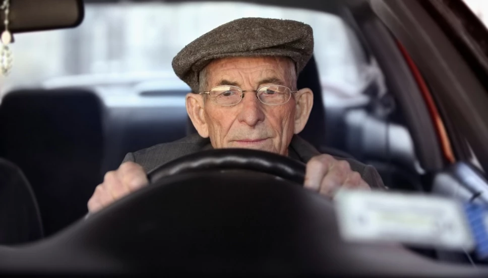 Esta es la edad máxima en la que te aprueban tu crédito automotriz para tu coche de agencia