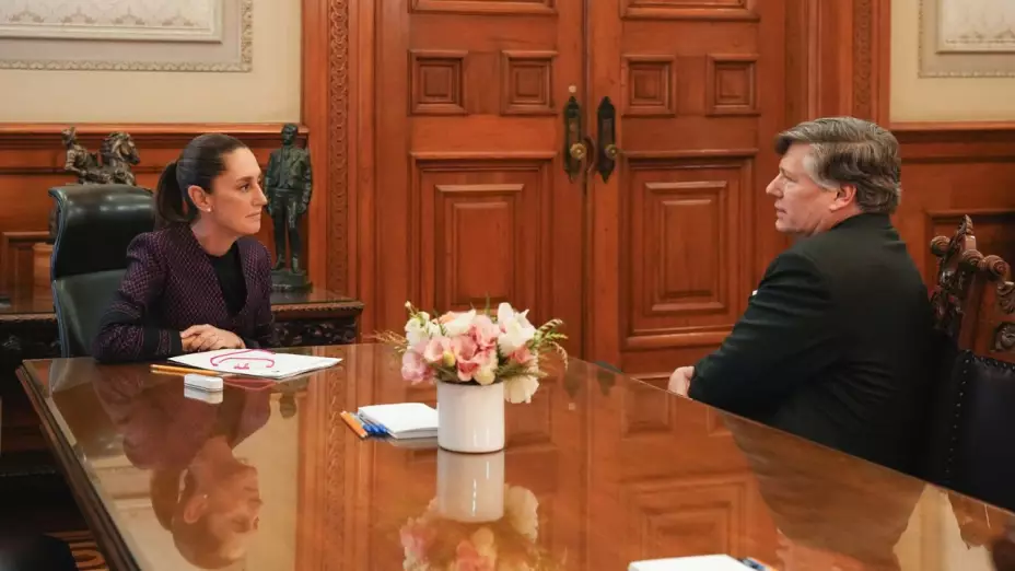 Reunión Christopher Landau.