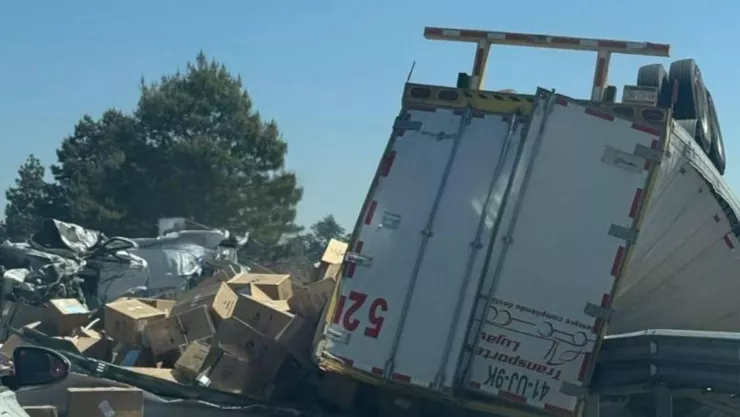 Accidente de tráiler colapsó la autopista Amozoc–Perote hoy: Volcadura y caos vial