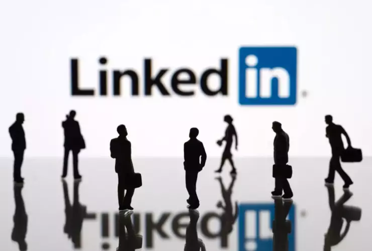 Nueva función de una IA permite que usuarios de LinkedIn tengan mejores ofertas de empleo