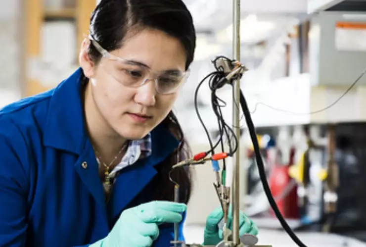 Estudiante creó una batería eterna